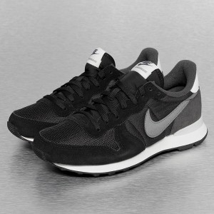 Baskets Internationalist en noir