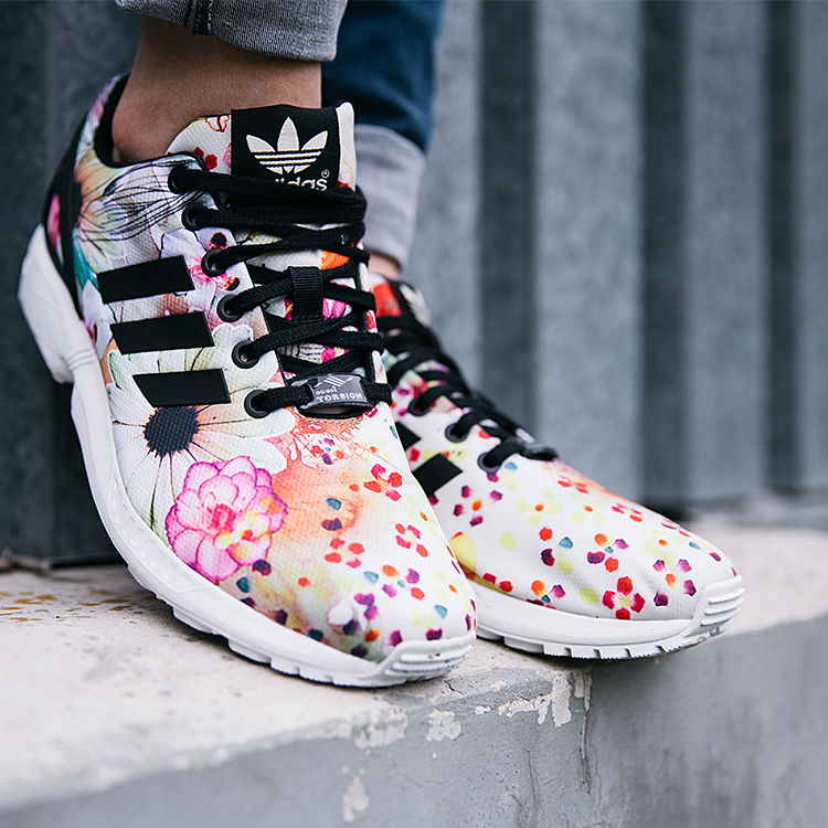 adidas zx flux noir avec des fleurs