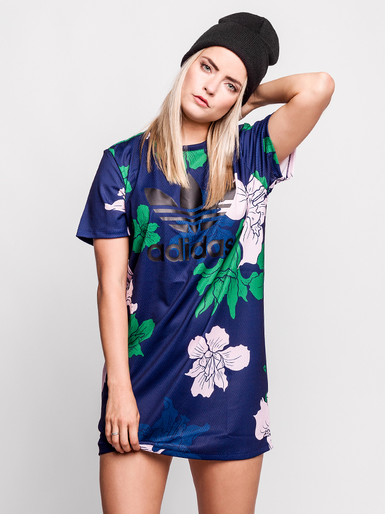 Robe_bleue_avec_logo_adidas