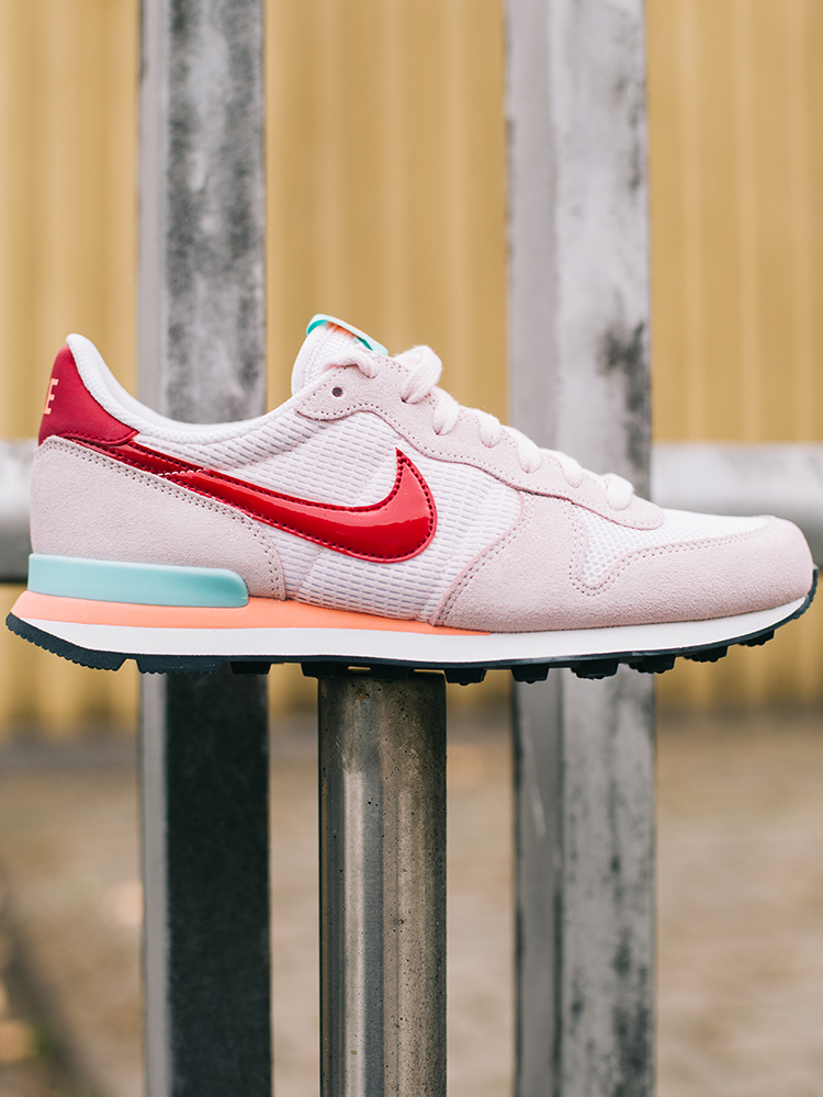 Nike-WMNS-Internationalist-en-rose