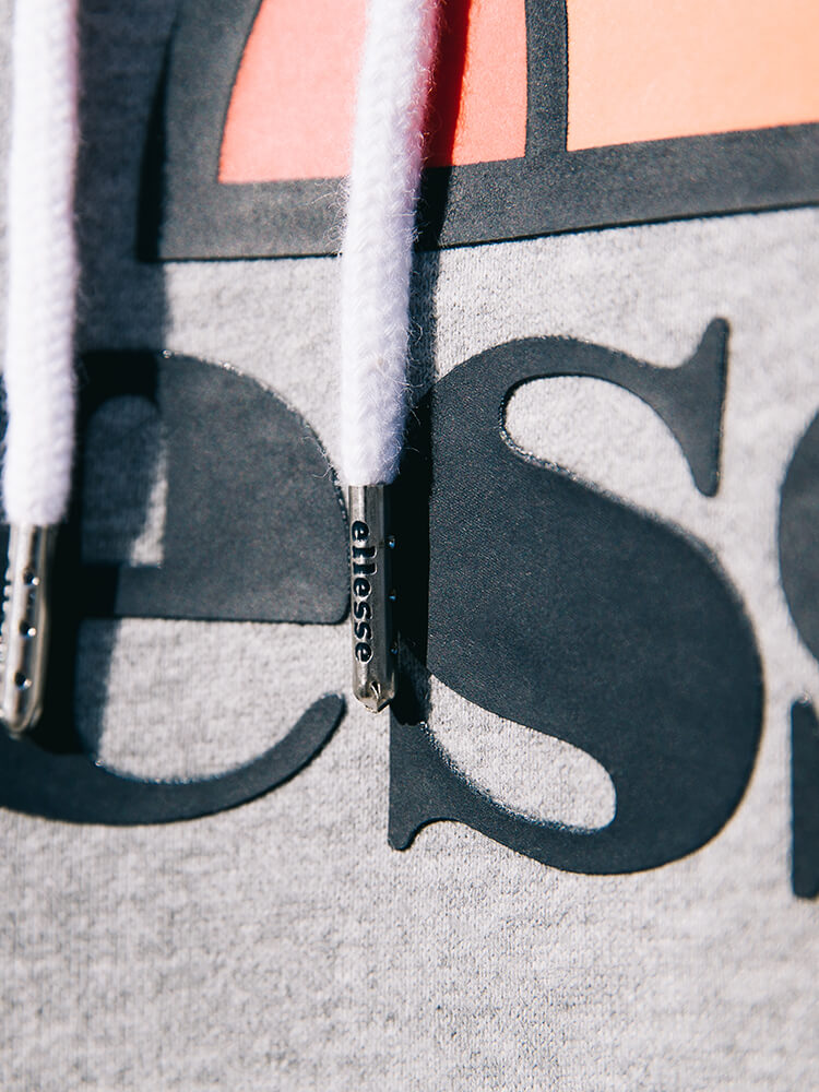 Ellesse_Logo-imprimé_pull_gris