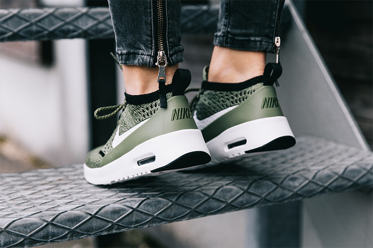 Baskets-Air-Max-Thea-Ultra-Flyknit-en-vert-olive