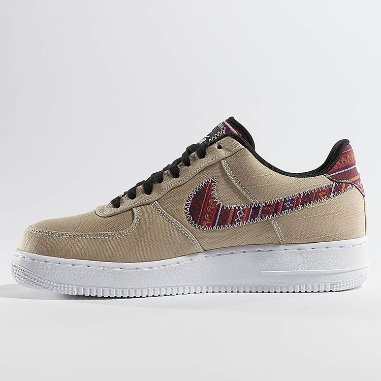 NIKE-AIR-FORCE-1-07’-LV8_coté