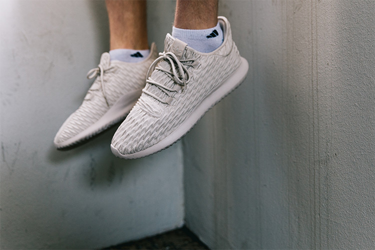 Tubular-Shadow-en-beige