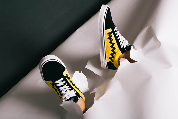 Vans-Peanuts_Snoopy_noir_jaune