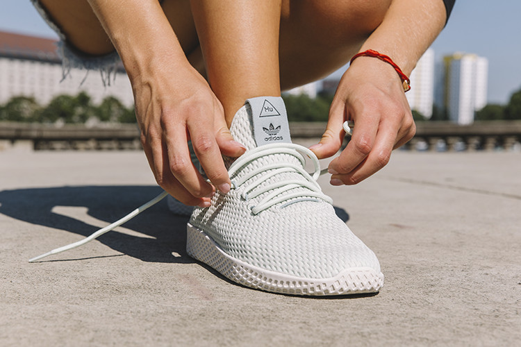 baskets-hu-bleu-ciel-adidas-Pharrell-Williams