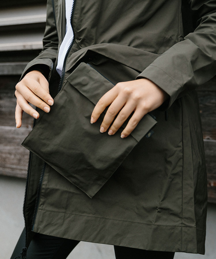 pochette-nike-sur-parka-nike-olive