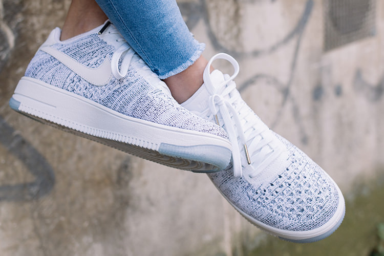 Nike-Air-Force-1-Flyknit-Low_blanc-coloré-femme