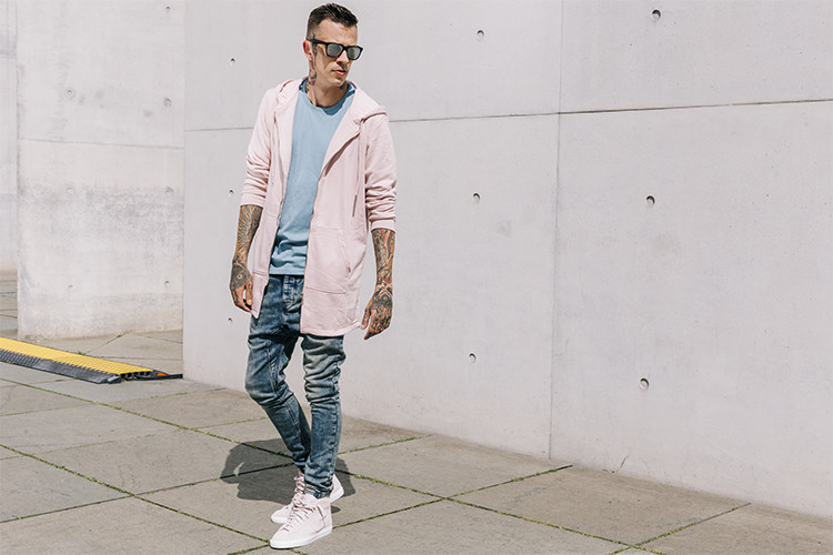 tenue-rose-pastel-homme