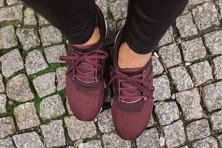 New-balance-baskets-femme-WRL-247-HK-en-bordeaux