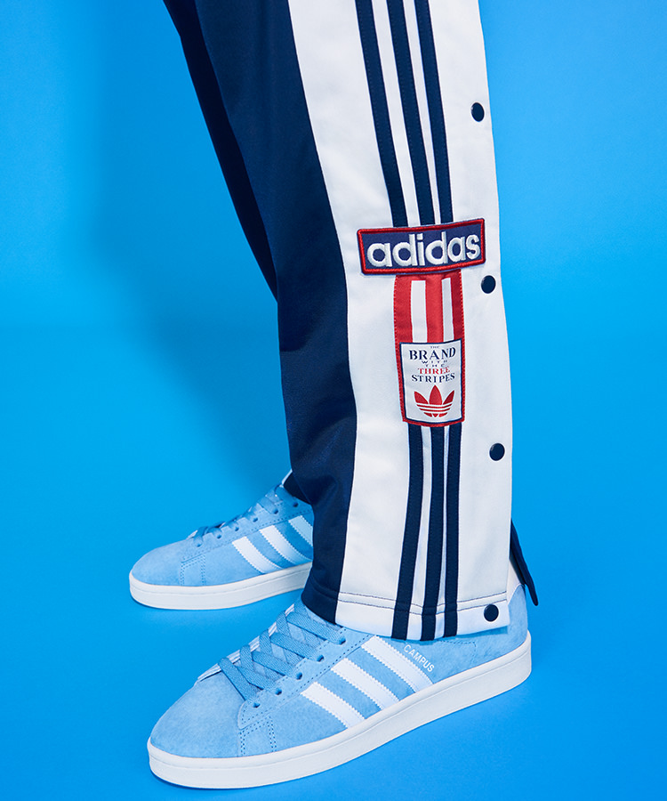 baskets-bleues-adidas-adicolor