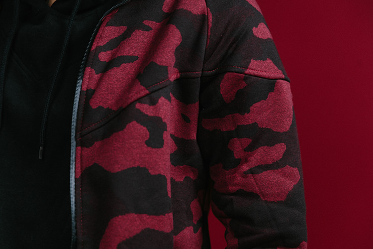 veste-survetement-detail-camouflage-rouge-zayne-paris