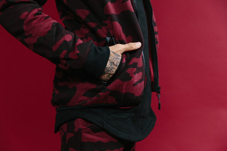 veste-survetement-detail-poche-camouflage-rouge-zayne-paris