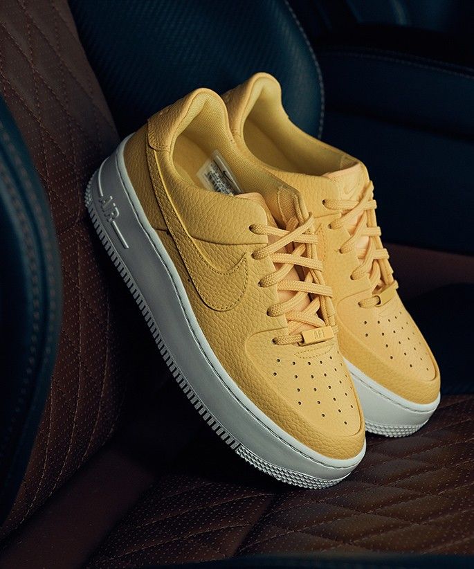 Nike-Air-Force-1-jaune